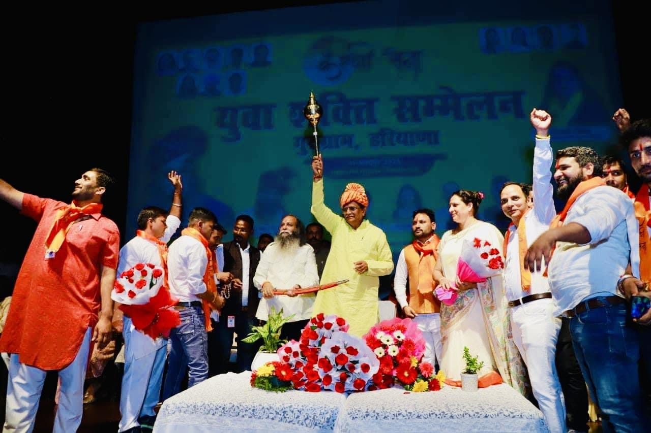 करणी सेना के युवा शक्ति सम्मेलन में राष्ट्रीय अध्यक्ष ने किया बड़ा ऐलान