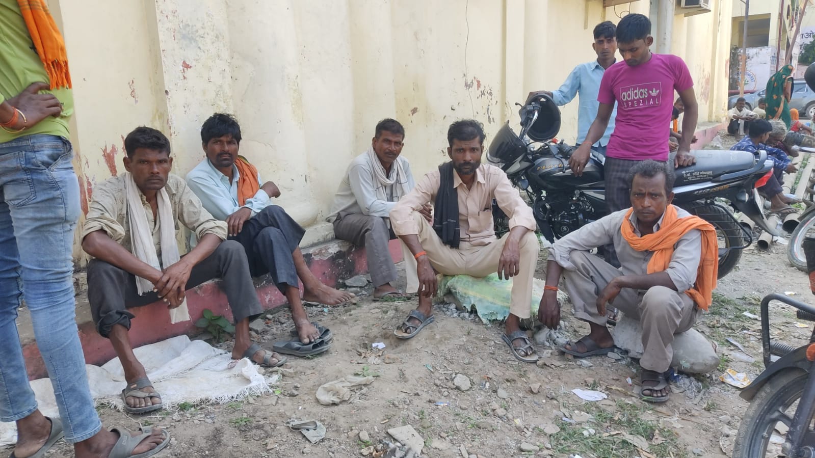 जेल में बीमारी से बंदी की मौत , दरोगा और सिपाई पर लगाया हत्या का आरोप