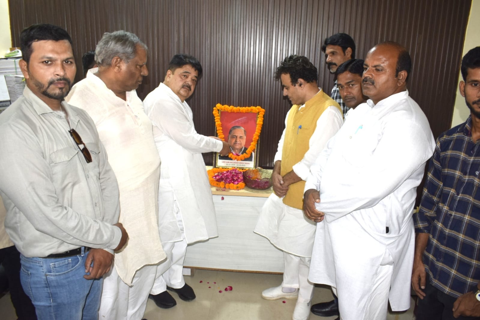 सपाइयों ने मुलायम सिंह यादव की पुण्य तिथि मनाई