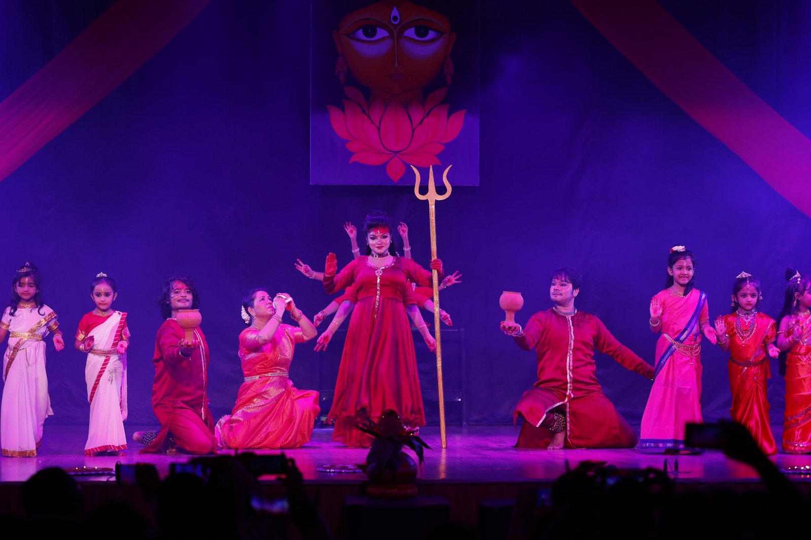 देवी स्तुति कर कथक और भरतनाट्यम के विद्यार्थियों ने जीता दिल