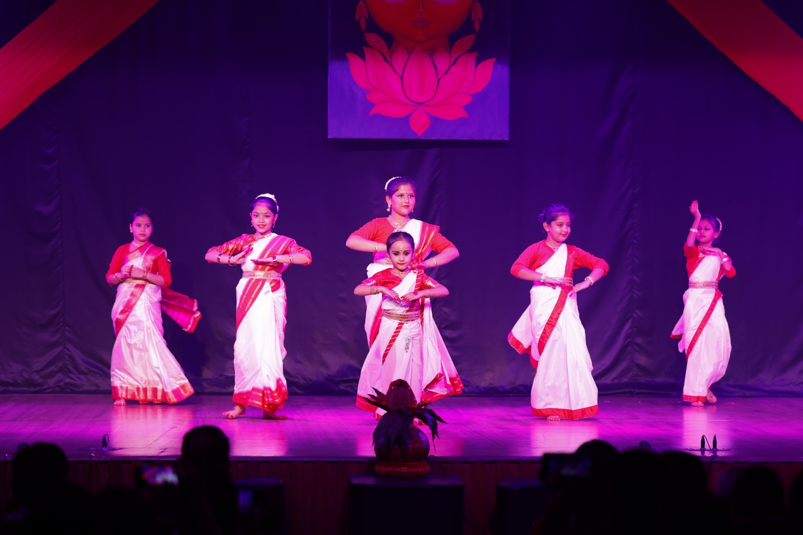 देवी स्तुति कर कथक और भरतनाट्यम के विद्यार्थियों ने जीता दिल