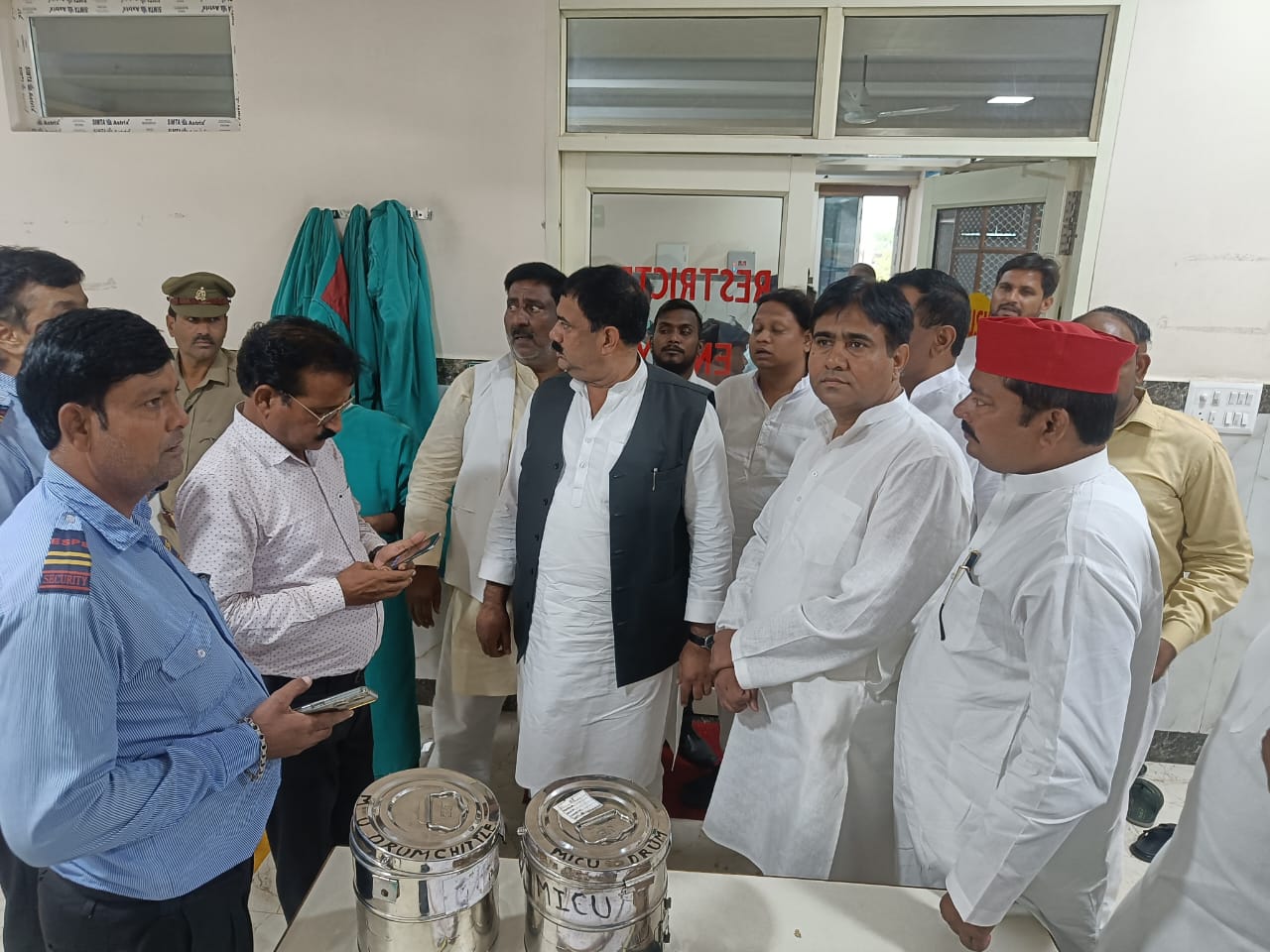 सपा ने पीड़ित को सरकारी नौकरी 50 लाख मुआवजा और वीरपाल की मौत की निष्पक्ष जाँच की मांग की