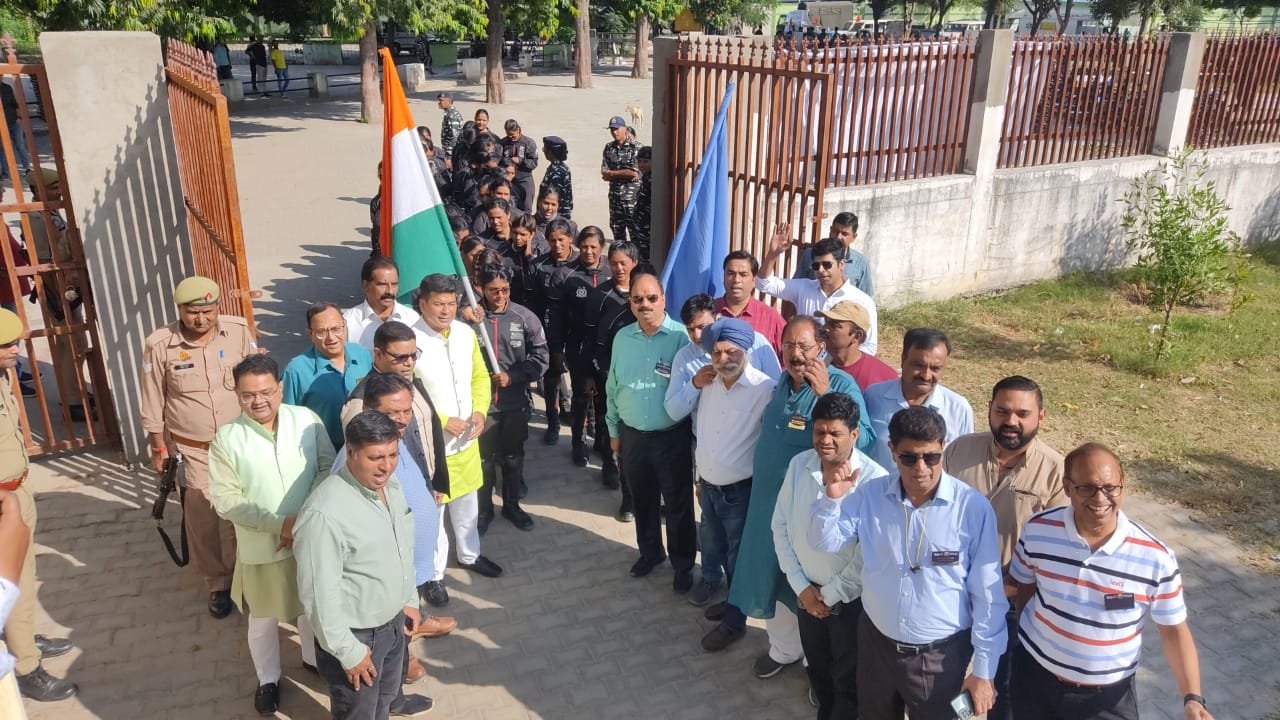 सीआरपीएफ महिला बाइकर्स शिलॉंग से बरेली पहुची