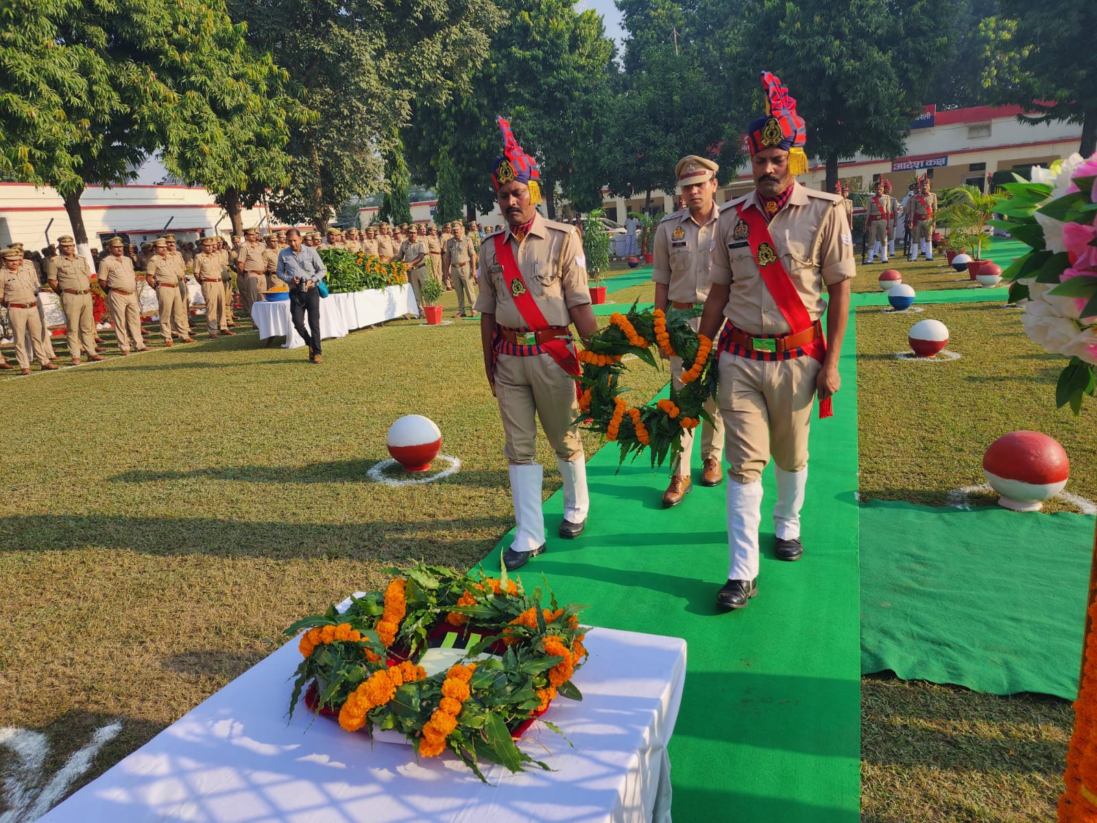 पुलिस स्मृति दिवस पर अपर पुलिस महानिदेशक ने पुलिस लाइन में शहीदों श्रद्धा सुमन अर्पित किए