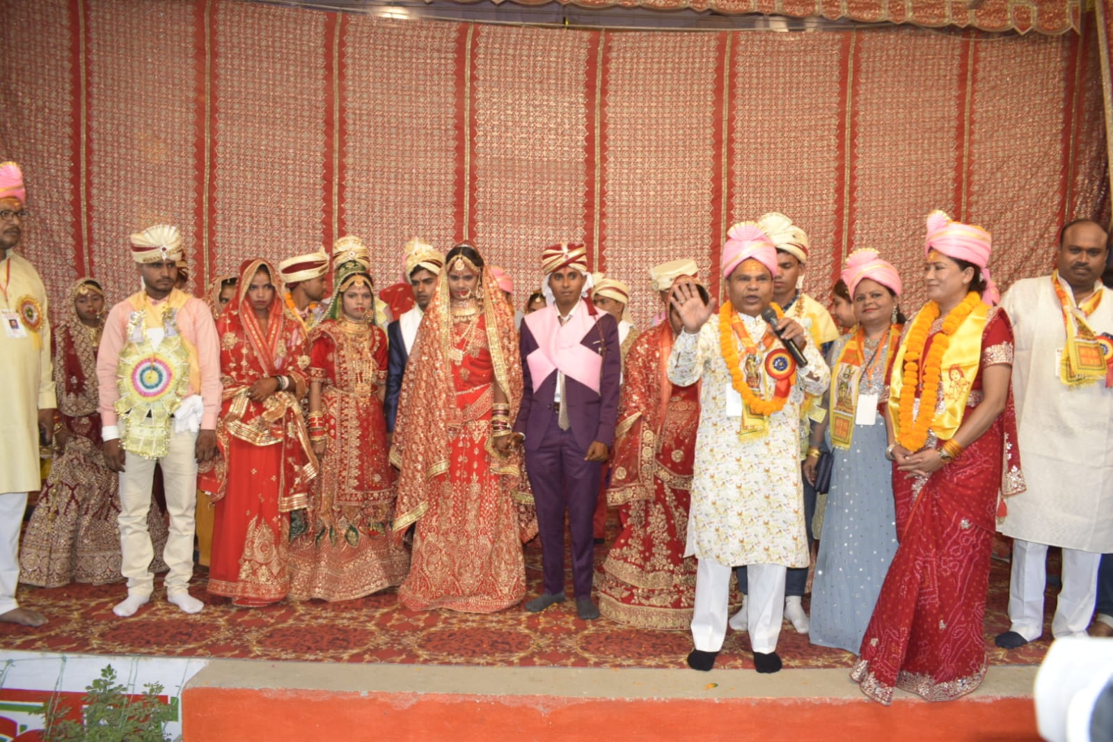 11 निर्धन कन्याओं का कराया विवाह , मंत्री रेखा आर्य ने हल्दी लगाकर लिया कन्यादान