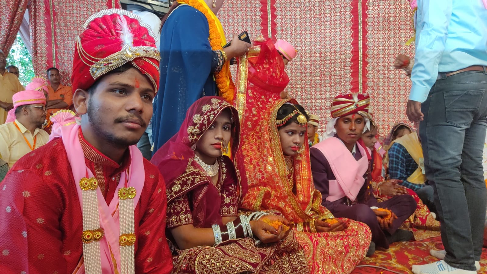 11 निर्धन कन्याओं का कराया विवाह , मंत्री रेखा आर्य ने हल्दी लगाकर लिया कन्यादान