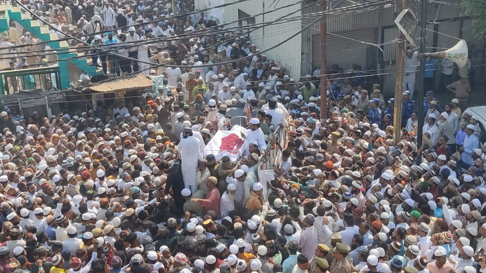 दुनिया ए सुन्नियत के अज़ीम रूहानी पेशवा हज़रत शाह मुहम्मद सकलैन मियां हुज़ूर अपने मुरीदों को रोता हुआ छोड़ इस दुनिया को अलविदा कह गए