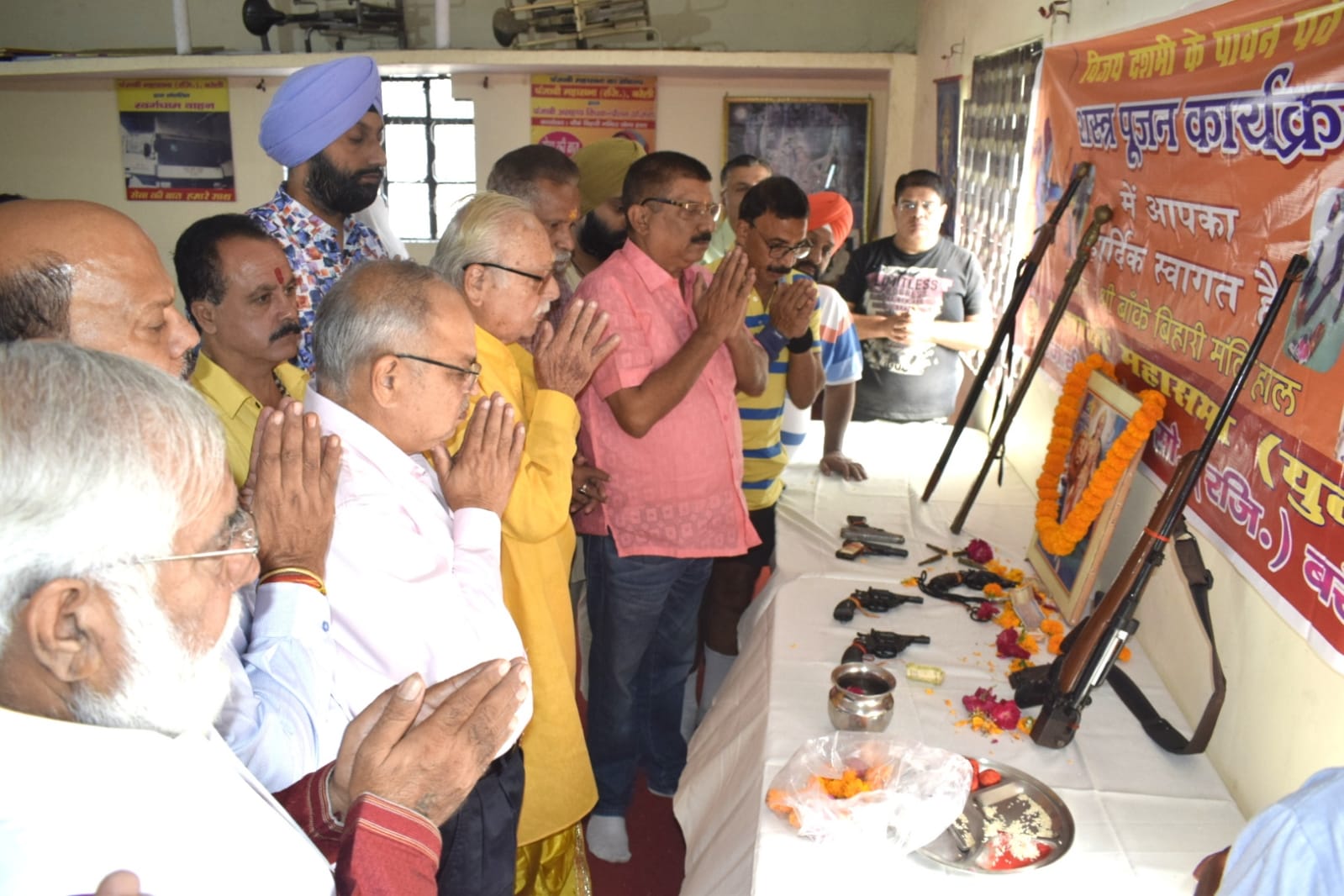 विजयदशमी पर पंजाबी महासभा ने किया शास्त्र पूजन