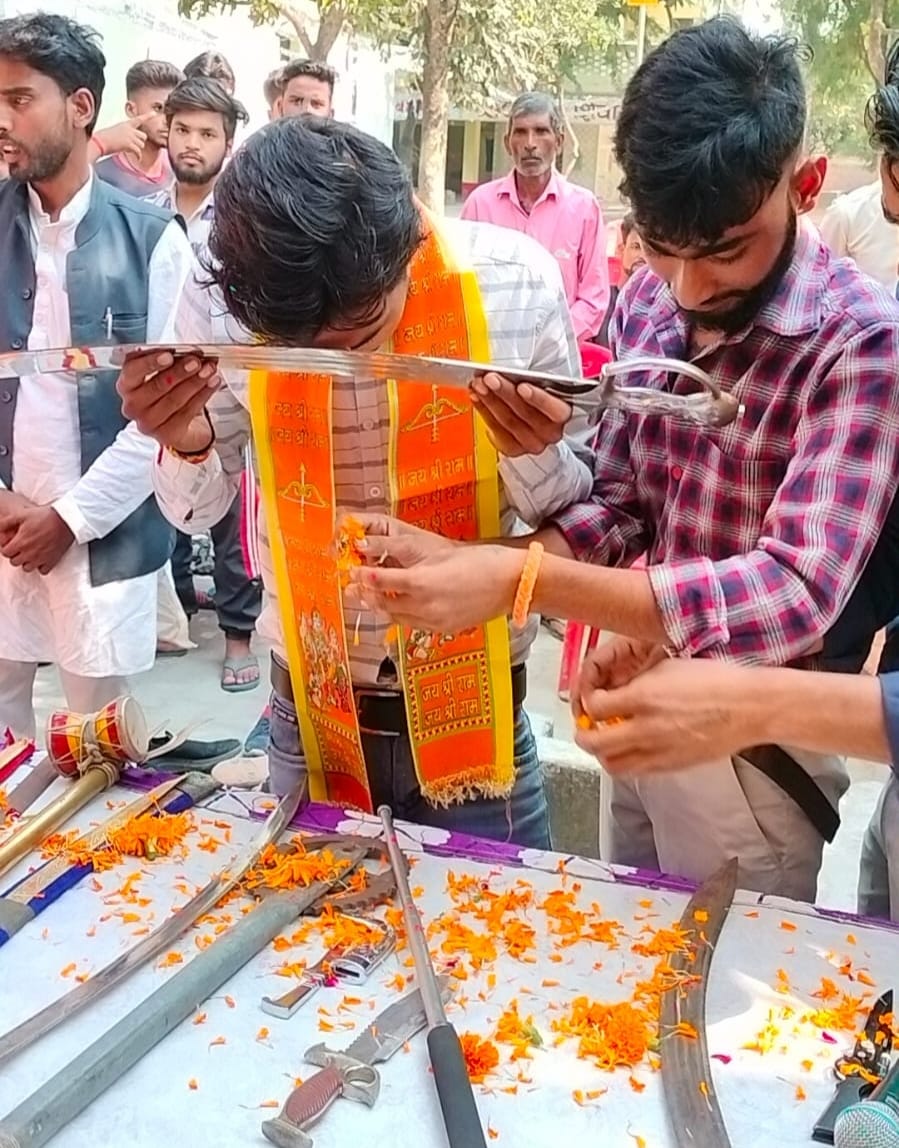 विजयदशमी पर राष्ट्रीय बजरंग दल ने किया शस्त्र पूजन