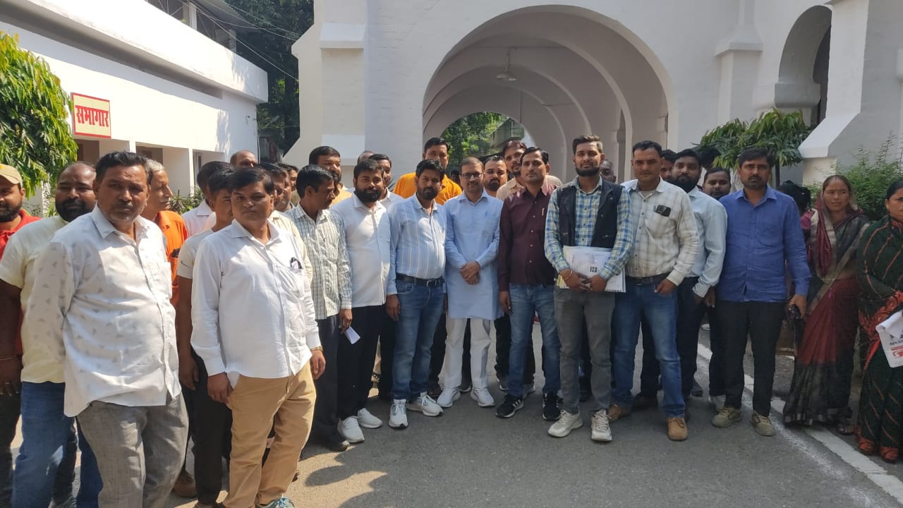 बिथरी चैन पुर ब्लॉक प्रमुख के खिलाफ सदस्यों ने किया अविश्वास का प्रस्ताव