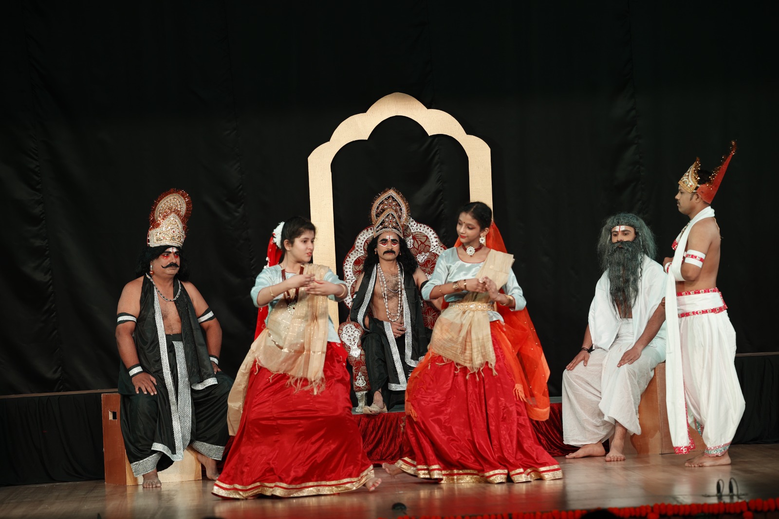 इंसान को मुकम्मल बनाने के लिए कला और संस्कृति जरूरीः वसीम बरेलवी