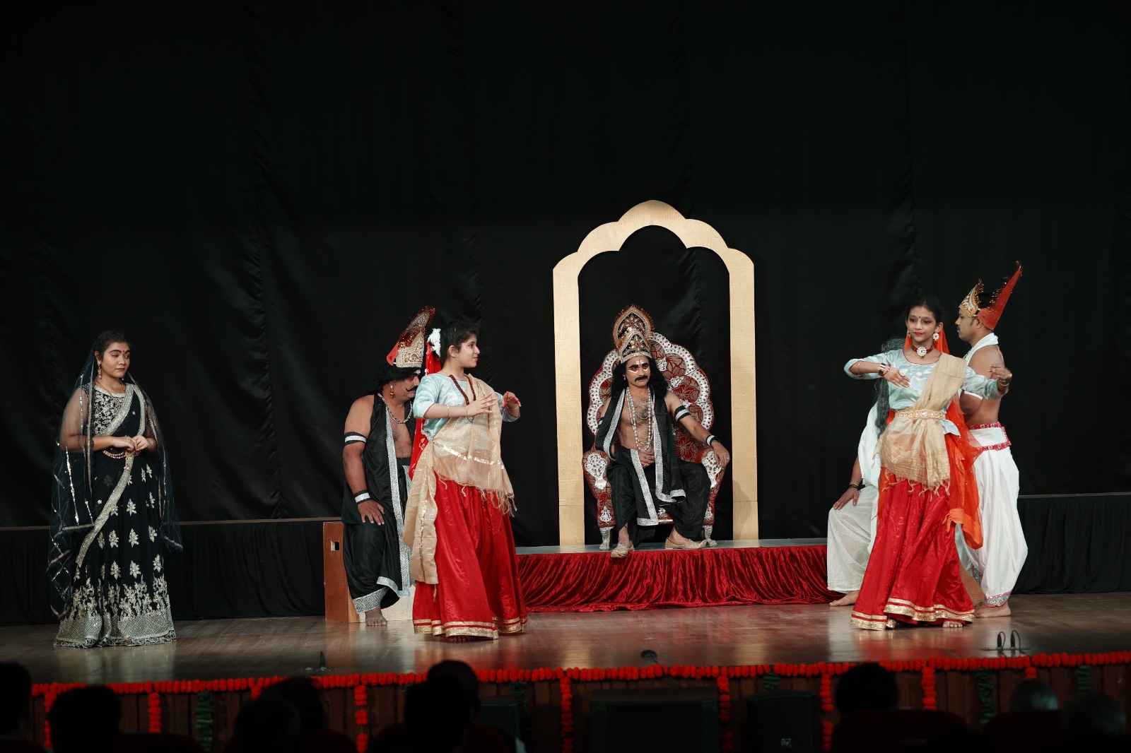 इंसान को मुकम्मल बनाने के लिए कला और संस्कृति जरूरीः वसीम बरेलवी