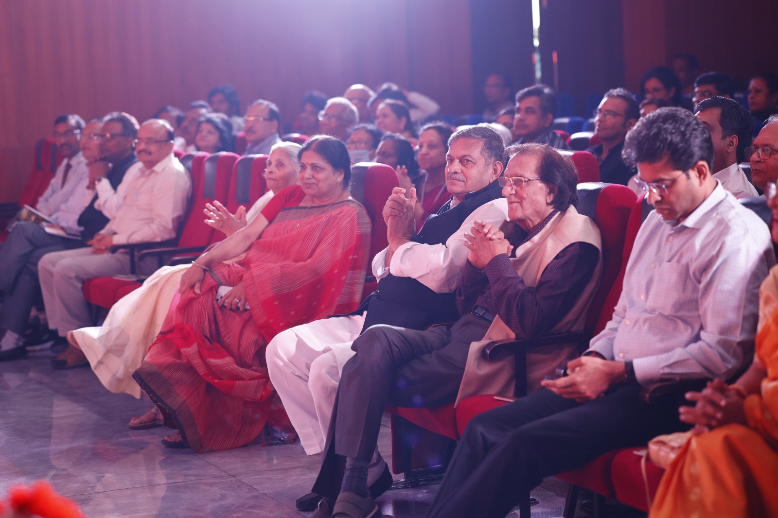 इंसान को मुकम्मल बनाने के लिए कला और संस्कृति जरूरीः वसीम बरेलवी