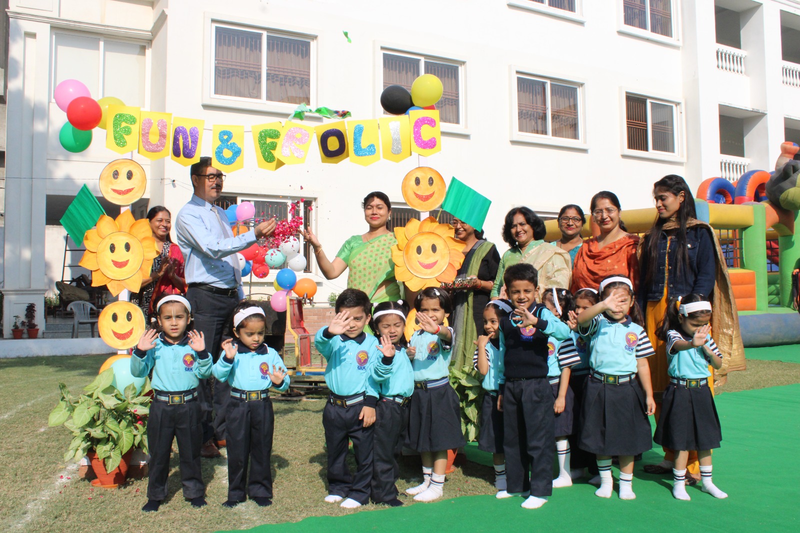 जीआरएम जूनियर विंग में नन्हें मुन्नों ने पिकनिक में की मस्ती