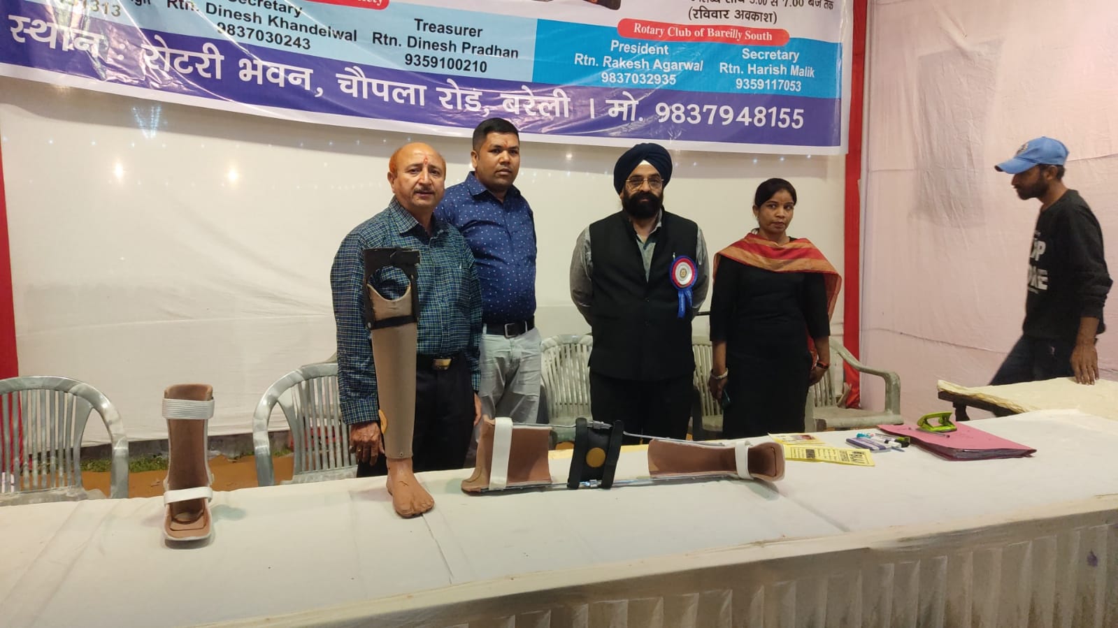 सांस्कृतिक कार्यक्रम का उद्घाटन डॉक्टर राकेश कुमार आई जी बरेली के द्वारा किया गया। आज फ्रेंडशिप बैंड और डांस ग्रुप द्वारा अपनी शानदार प्रस्तुति  से आए हुए मेहमानों और दर्शकों का दिल जीत लिया । सांस्कृतिक कार्यक्रम को सफल बनाने में दिनेश प्रधान, अमरजीत सिंह, दिनेश चंद खंडेलवाल ,राजीव  बूबना, संजीव खंडेलवाल ,डॉ विनोद पागरानी, मुकेश खंडेलवाल ,मुकेश गुप्ता, अनुपम कपूर ,आशीष मेहरोत्रा, उमेश तलवार, संजय अग्रवाल, संजय आनंद, दिनेश प्रधान, डॉक्टर राजेश अग्रवाल, डॉक्टर सुनील कुमार, इंदर मोहन सिंह मेहता, मनोज खंडेलवाल आदि का सक्रिय सहयोग रहा ।