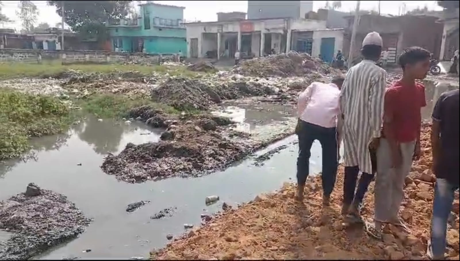 उप्र में डेंगू बुखार की महामारी से खुल गई सांसद व विधायक और ग्राम प्रधान के क्षेत्र के विकास की पोल