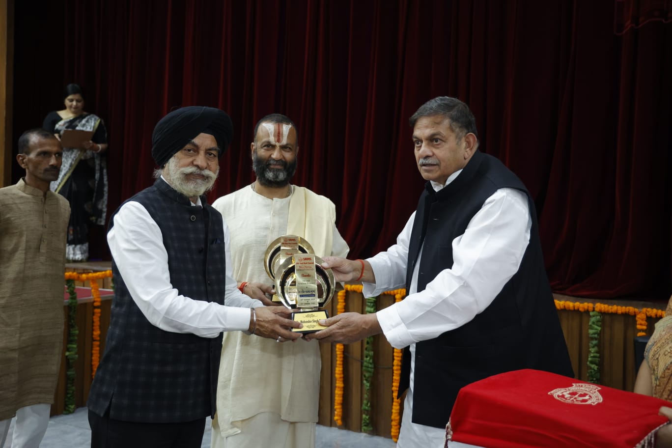 गुरु नानक ने दिया एकता और प्यार का संदेश