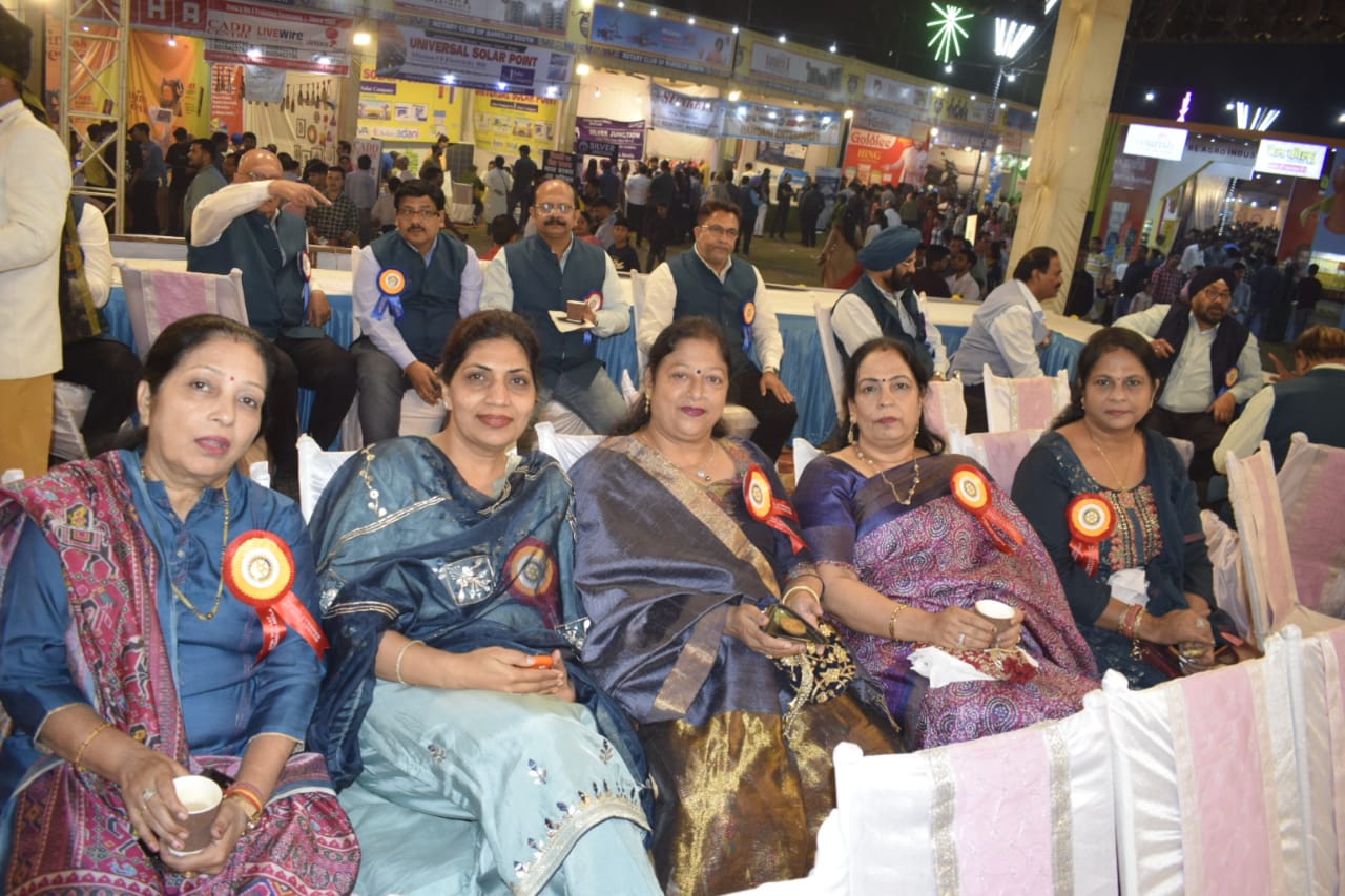 मेले में बरेली के बच्चों ने दिखाई अपनी डांस और गायन की प्रतिभा