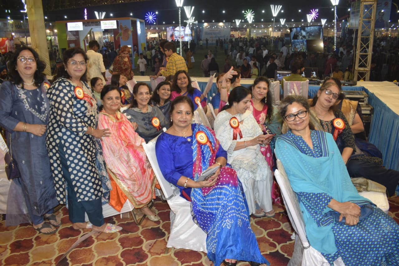 मेले में बरेली के बच्चों ने दिखाई अपनी डांस और गायन की प्रतिभा