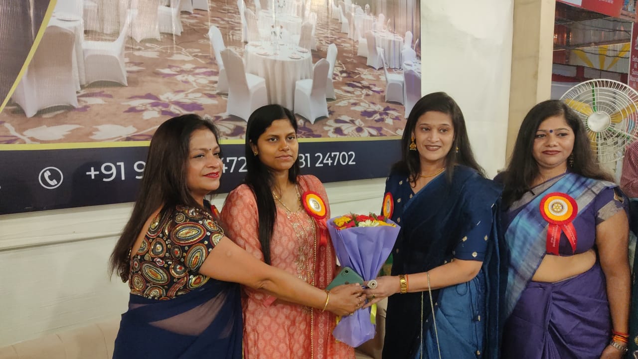 मेले में बरेली के बच्चों ने दिखाई अपनी डांस और गायन की प्रतिभा