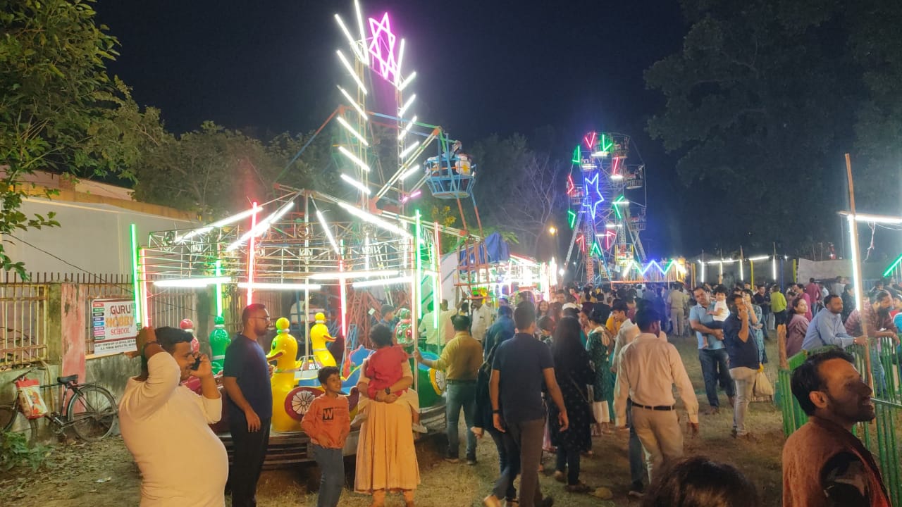 मेले में बरेली के बच्चों ने दिखाई अपनी डांस और गायन की प्रतिभा