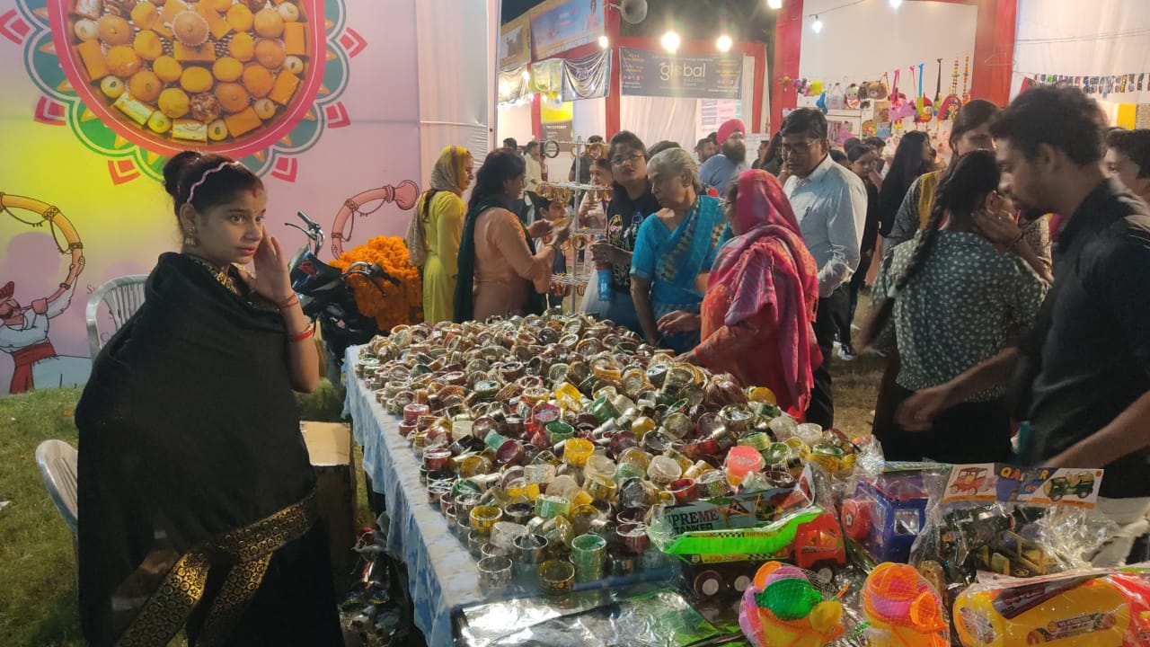 मेले में बरेली के बच्चों ने दिखाई अपनी डांस और गायन की प्रतिभा