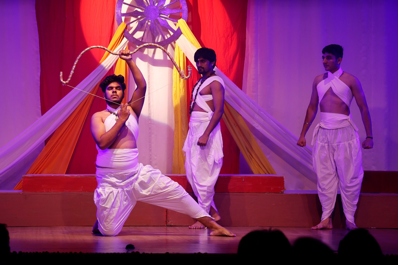 रिश्तों के ताने बाने को “अधिरथी” ने समझाया