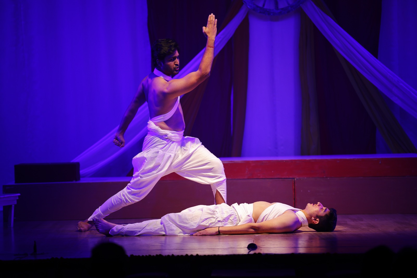 रिश्तों के ताने बाने को “अधिरथी” ने समझाया