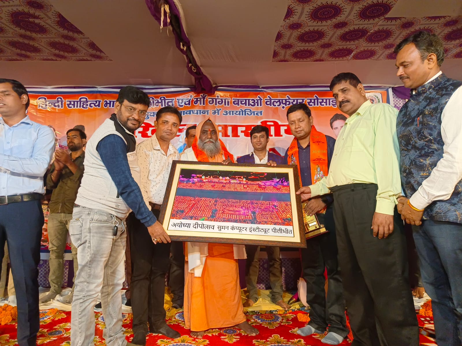 कवि सम्मेलन में प्रख्यात कवियों ने समां बांधा