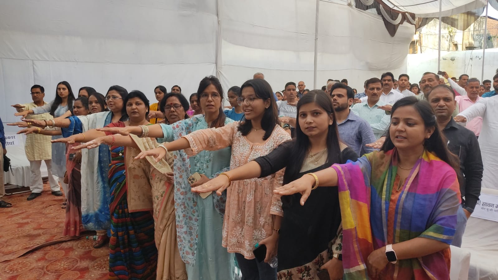 कुर्मी क्षत्रिय सभा ने पटेल जी की जयंती पर बुजुर्गों और छात्र छात्राओं का किया सम्मान