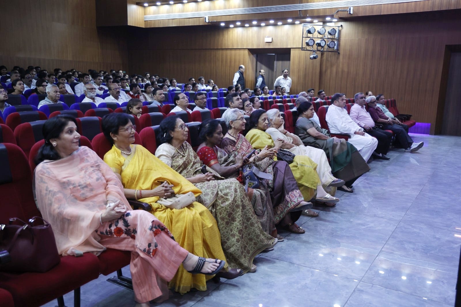 शक और गलत रिपोर्ट ने घोला जिंदगी में जहर