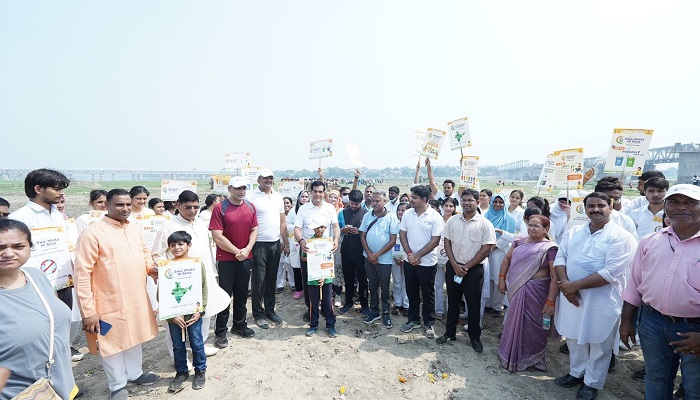 आगरा: 'एक तारीख, एक घंटे' के महासफाई अभियान में मंत्री एके शर्मा ने किया श्रमदान, किया बड़ा ऐलान