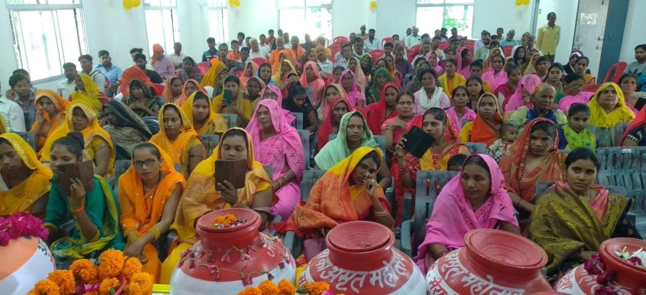 हसवा ब्लॉक प्रमुख के नेतृत्व में निकली कलश यात्रा