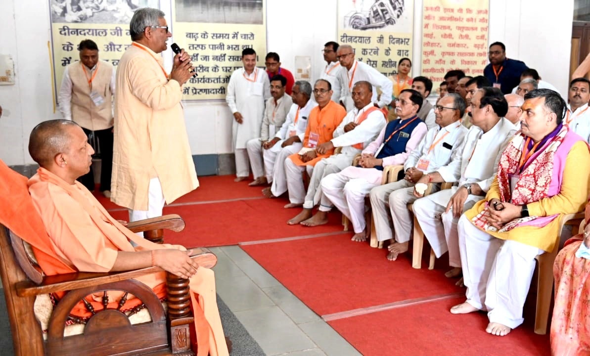 चुनाव के समय विपक्षियों को आती है जाति की याद: सीएम योगी