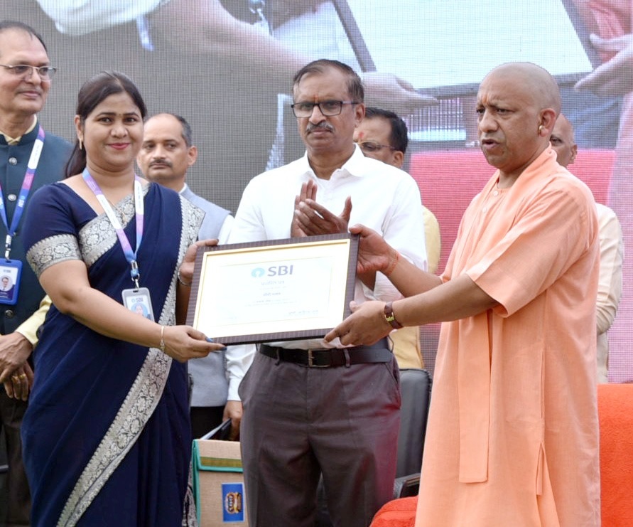 उद्यमिता और विकास की रफ्तार तेज करने को सीडी रेशियो बढ़ाएं बैंक: सीएम योगी