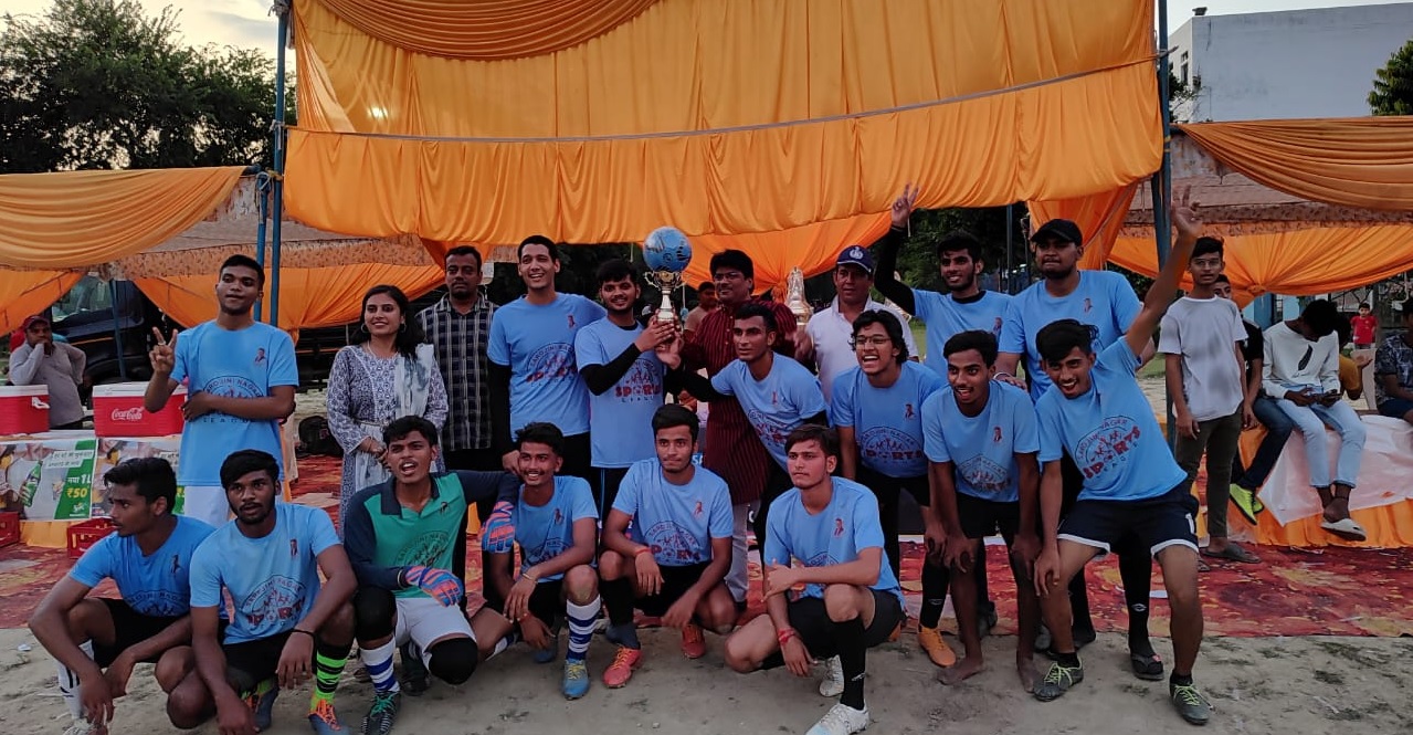 सरोजिनी नगर फुटबॉल लीग जीतने पर SKD अकादमी खिलाड़ियों को निदेशक ने दी बधाई