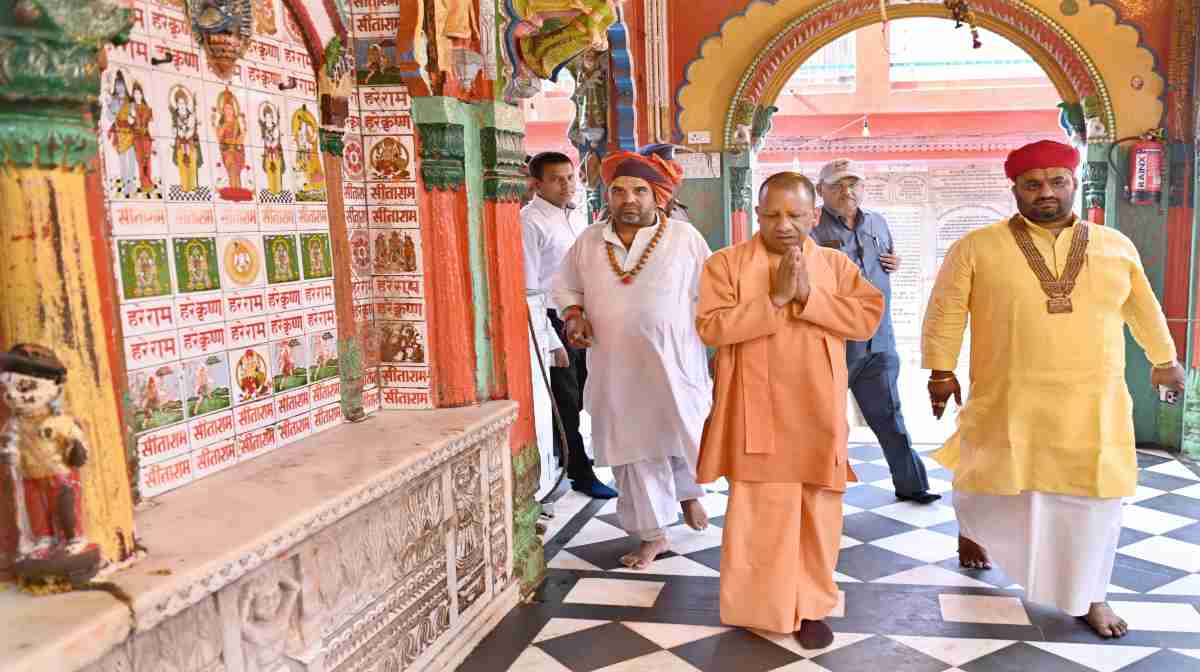 CM Yogi paid obeisance in Ramlala and Hanumangarhi Darbar 