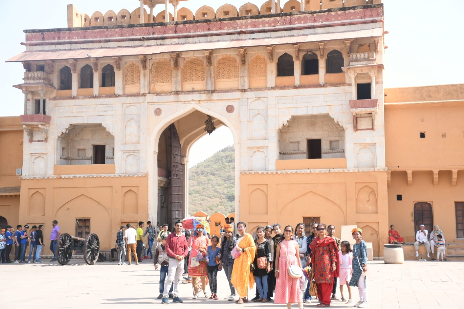 शांतिकुंज की छात्राओं ने किया जयपुर का शैक्षिक भ्रमण , जल महल, हवा महल, भूलभुलैया, जंतर मंतर का लिया आंनद