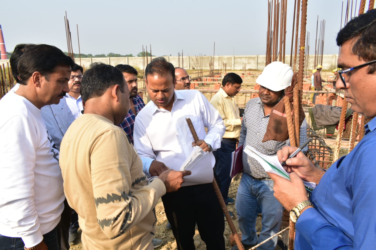 जिलाधिकारी ने निर्माणाधीन अटल आवासीय विद्यालय का किया निरीक्षण