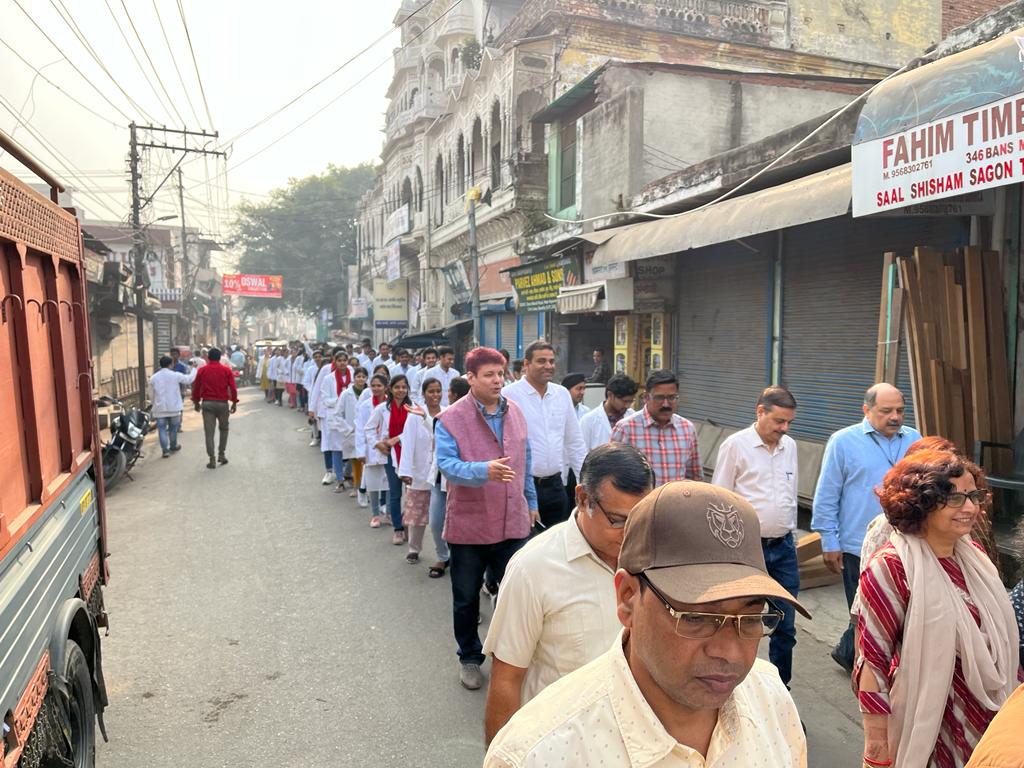 एसआरएम राजकीय आयुर्वेदिक कालेज ने निकाली जागरूकता रैली