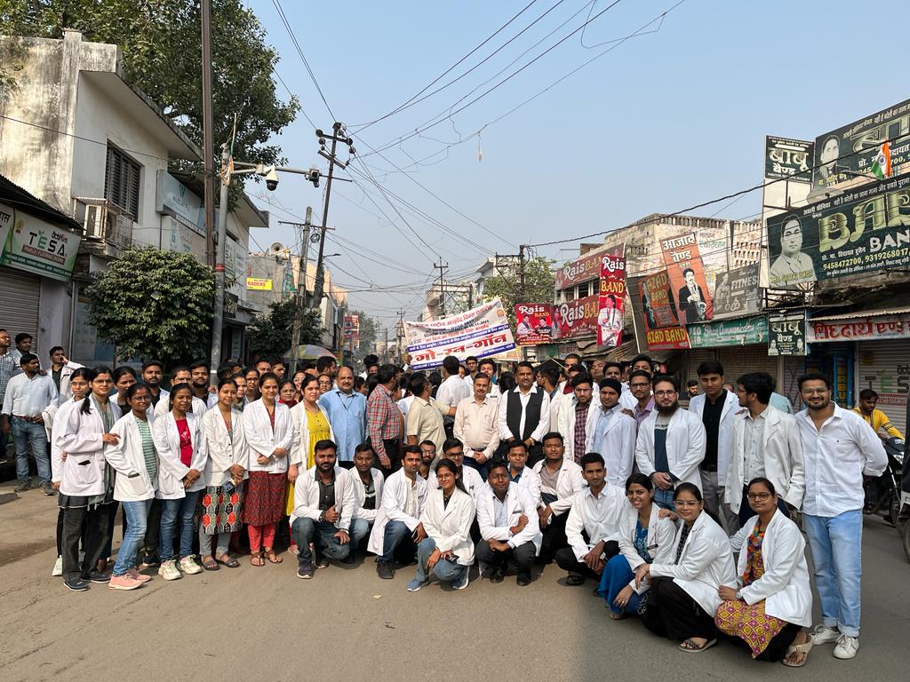 एसआरएम राजकीय आयुर्वेदिक कालेज ने निकाली जागरूकता रैली