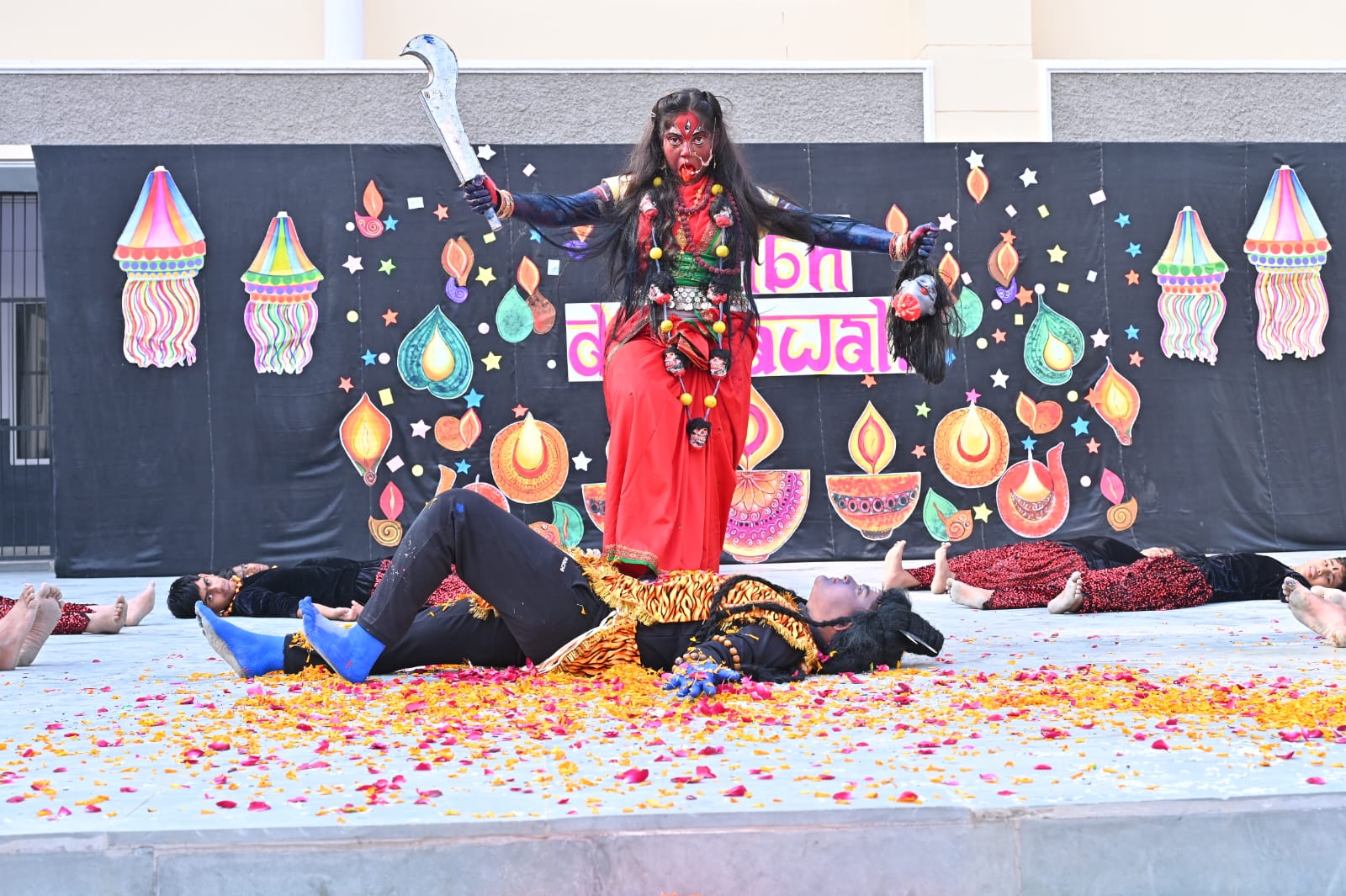 माधवराव सिंधिया पब्लिक स्कूल में दीवाली पर हुआ रंगारंग कार्यक्रम का आयोजन