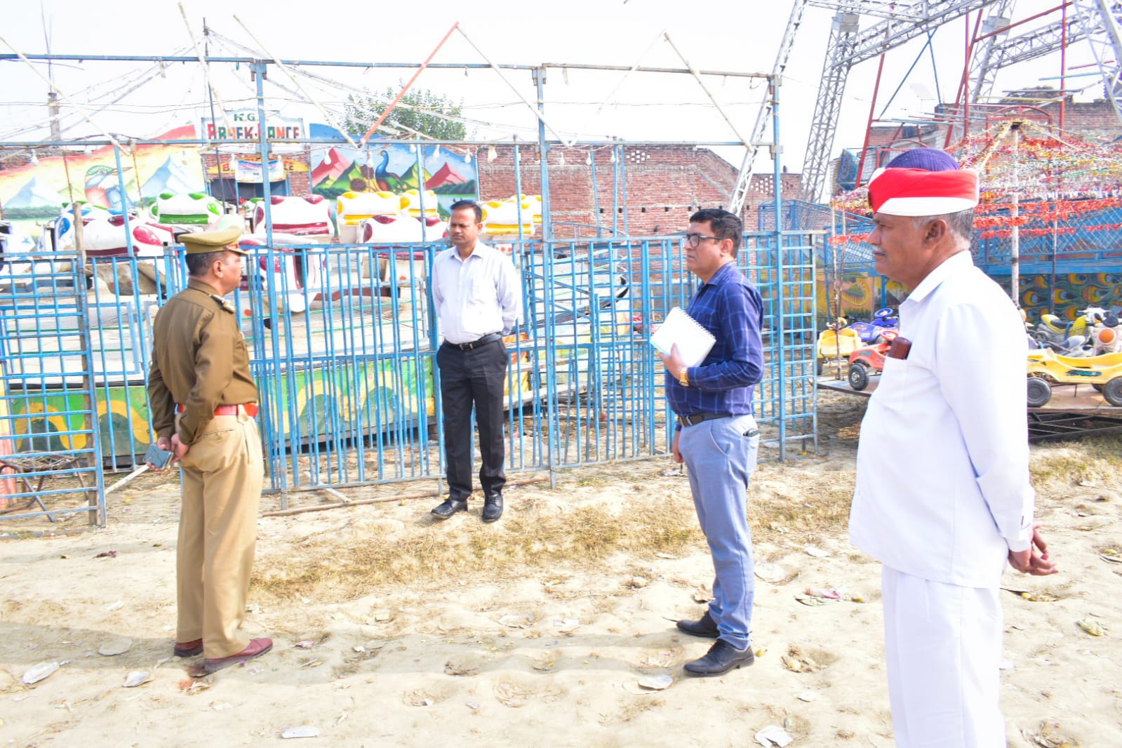 जिलाधिकारी ने पीपलसाना चौधरी के रामलीला मेले में हुई दुर्घटना का किया स्थलीय निरीक्षण