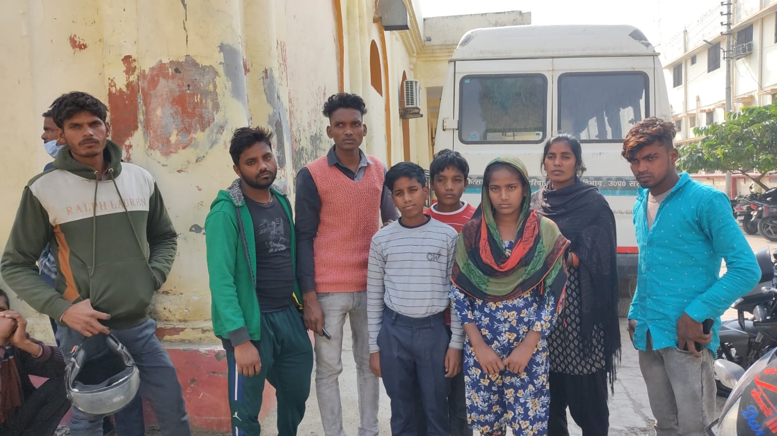 दीपावली के दिन दो टैम्पू की भिड़ंत के बाद टैम्पू पलटा एक की मौत , चार घायल