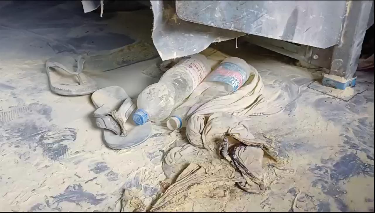 अवध असम एक्सप्रेस की बोगी लगी आग, जंक्शन पर भगदड़