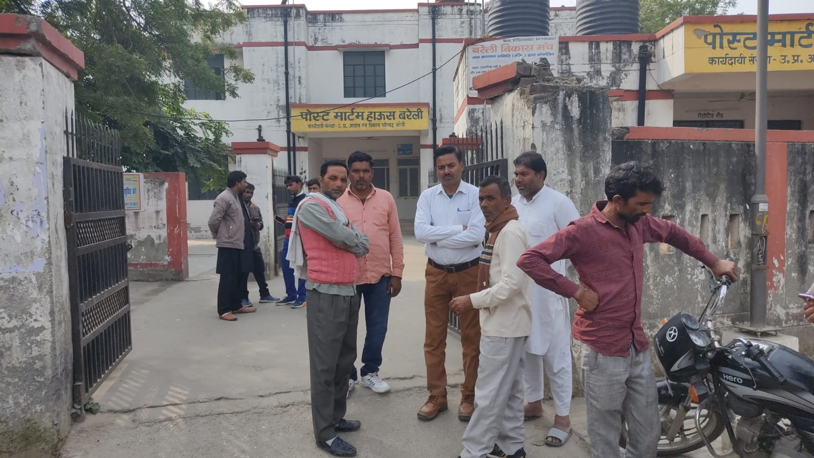 लकड़ी लेकर जा रही ट्रैक्टर ट्राली में अज्ञात वाहन ने मारी टक्कर टैक्टर चालक की मौत