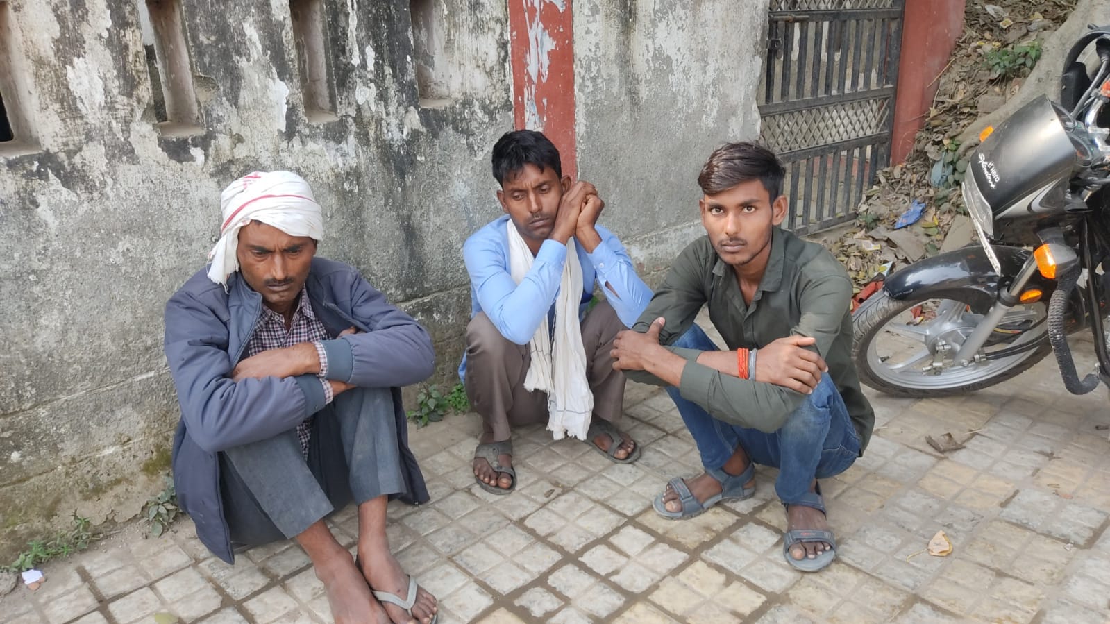 पेड़ से लटका मिला छात्र का शव