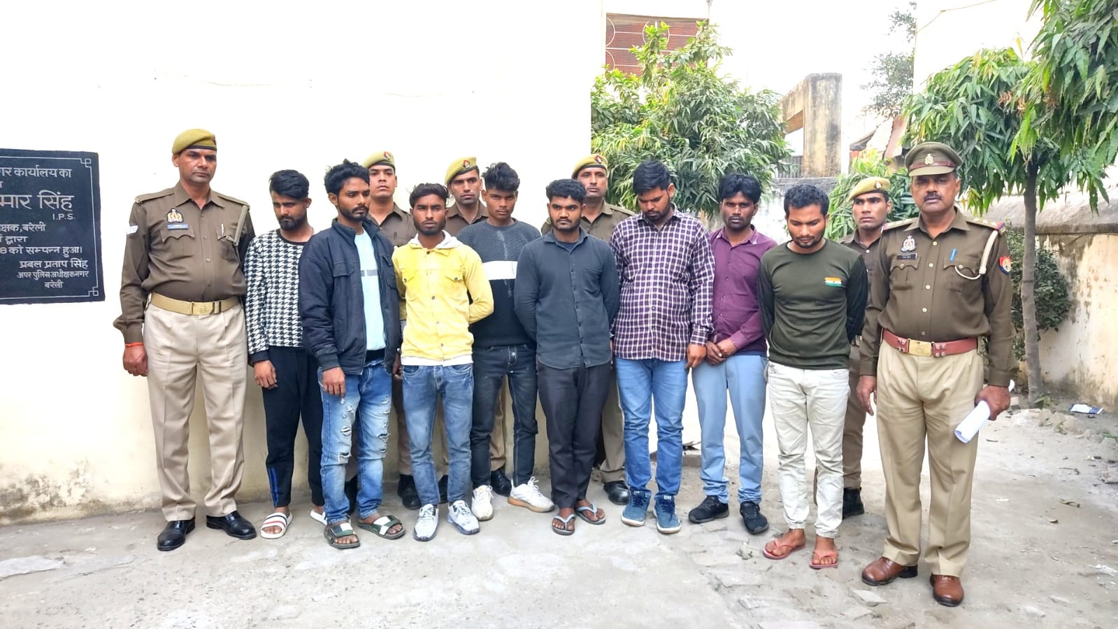 सीबीगंज पुलिस ने किया जल आकाश कंपनी गोदाम में हुई लूट का खुलासा