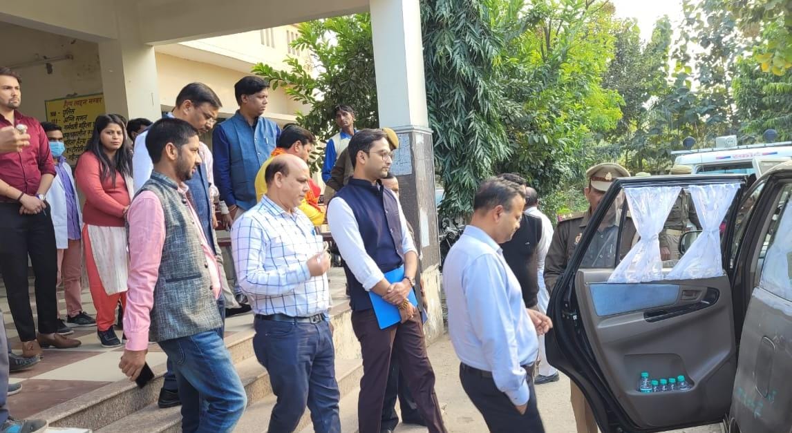 किसी भी मरीज को ना हो किसी भी तरह की दिक्कत : डीएम रविंद्र कुमार