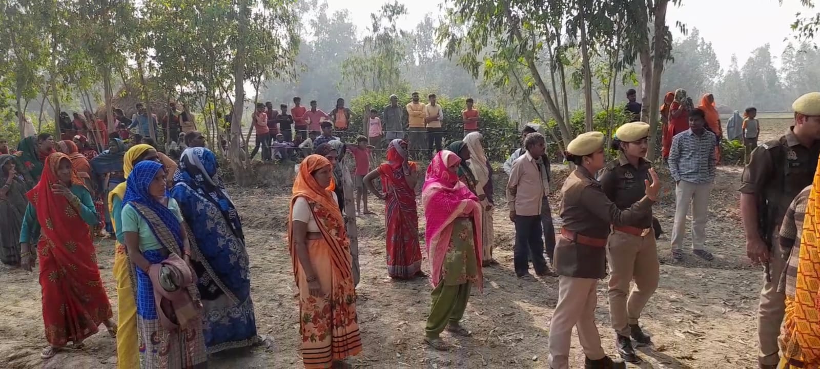 महिला की हत्या, जली हुई लाश खेत मे मिली , प्रेमी पर लगाया हत्या का आरोप